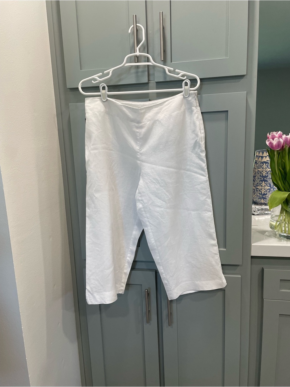 Women's White Knee-Length Linen Blend Bermuda Shorts